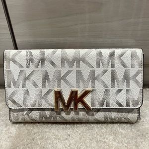 AUTHENTIC Michael Kors Vanilla and Gold MK Pattern Large Wallet 🤍